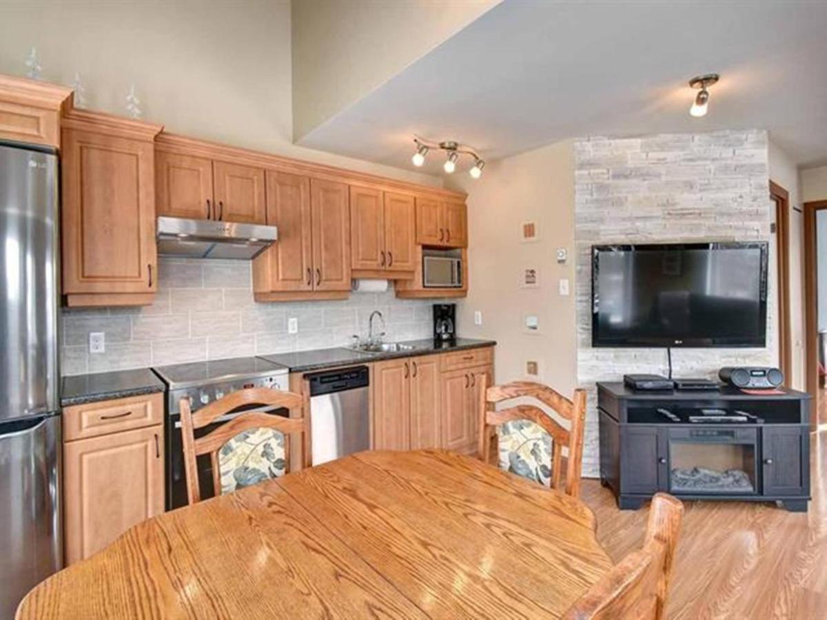 Bright Condo Near The Lake By Globalstay Mont-Tremblant Buitenkant foto