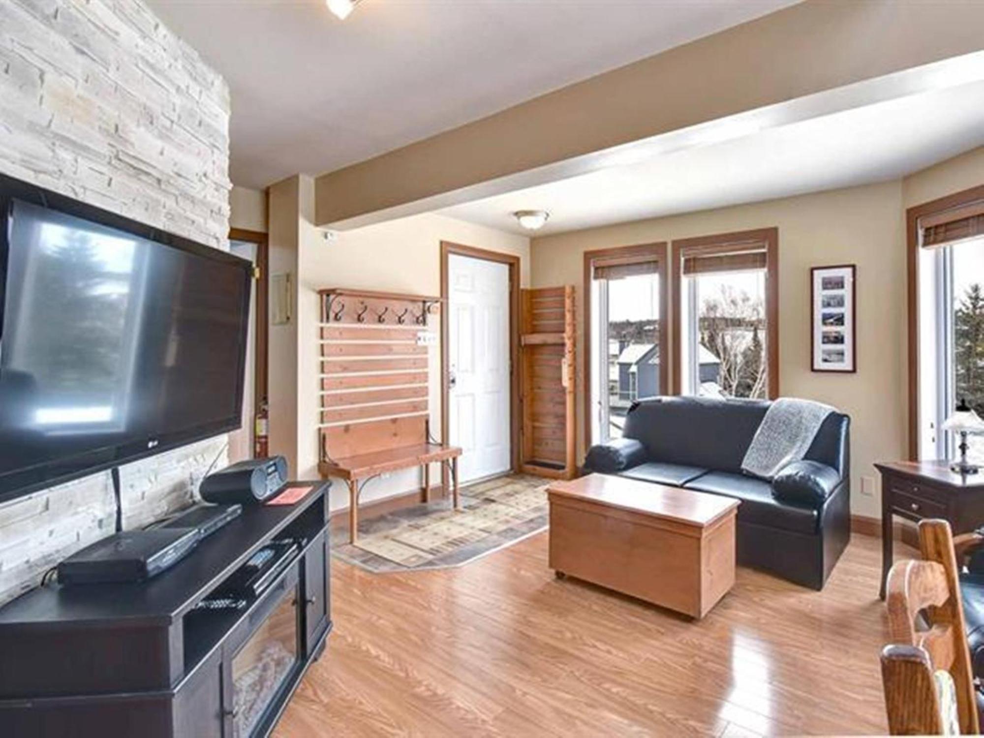 Bright Condo Near The Lake By Globalstay Mont-Tremblant Buitenkant foto